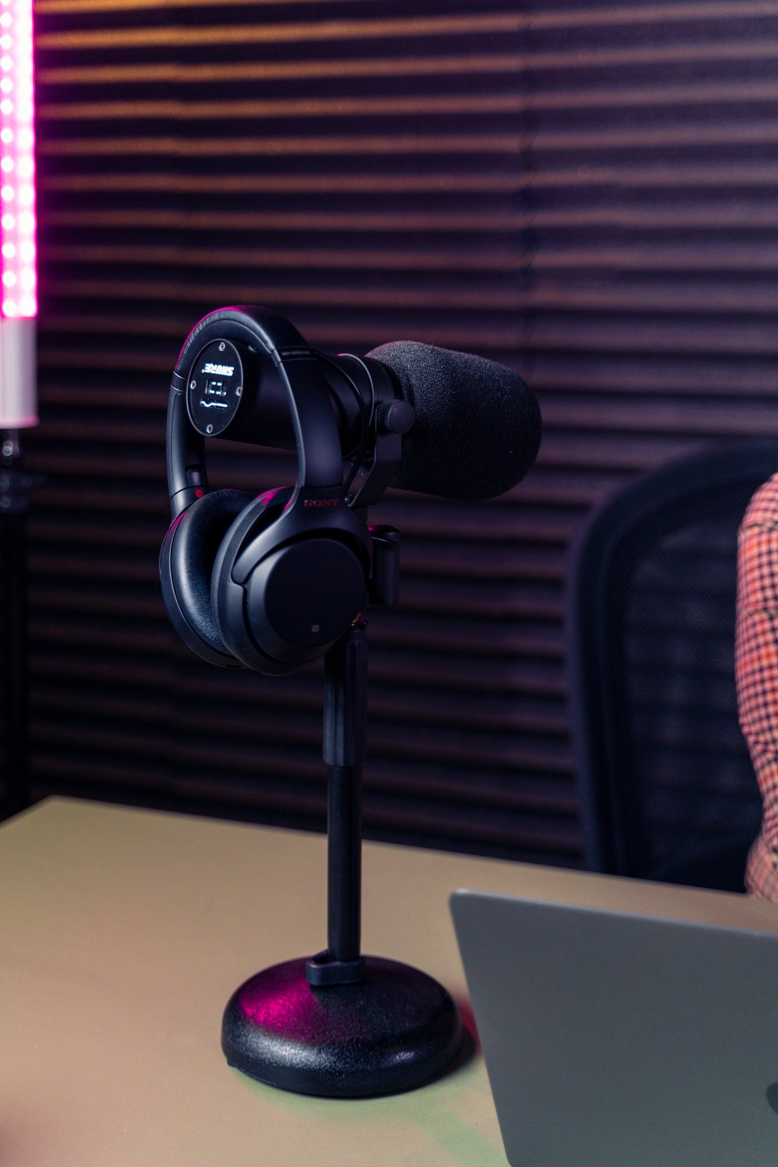 Headset on a desk ready to test in Windows 11 sound settings