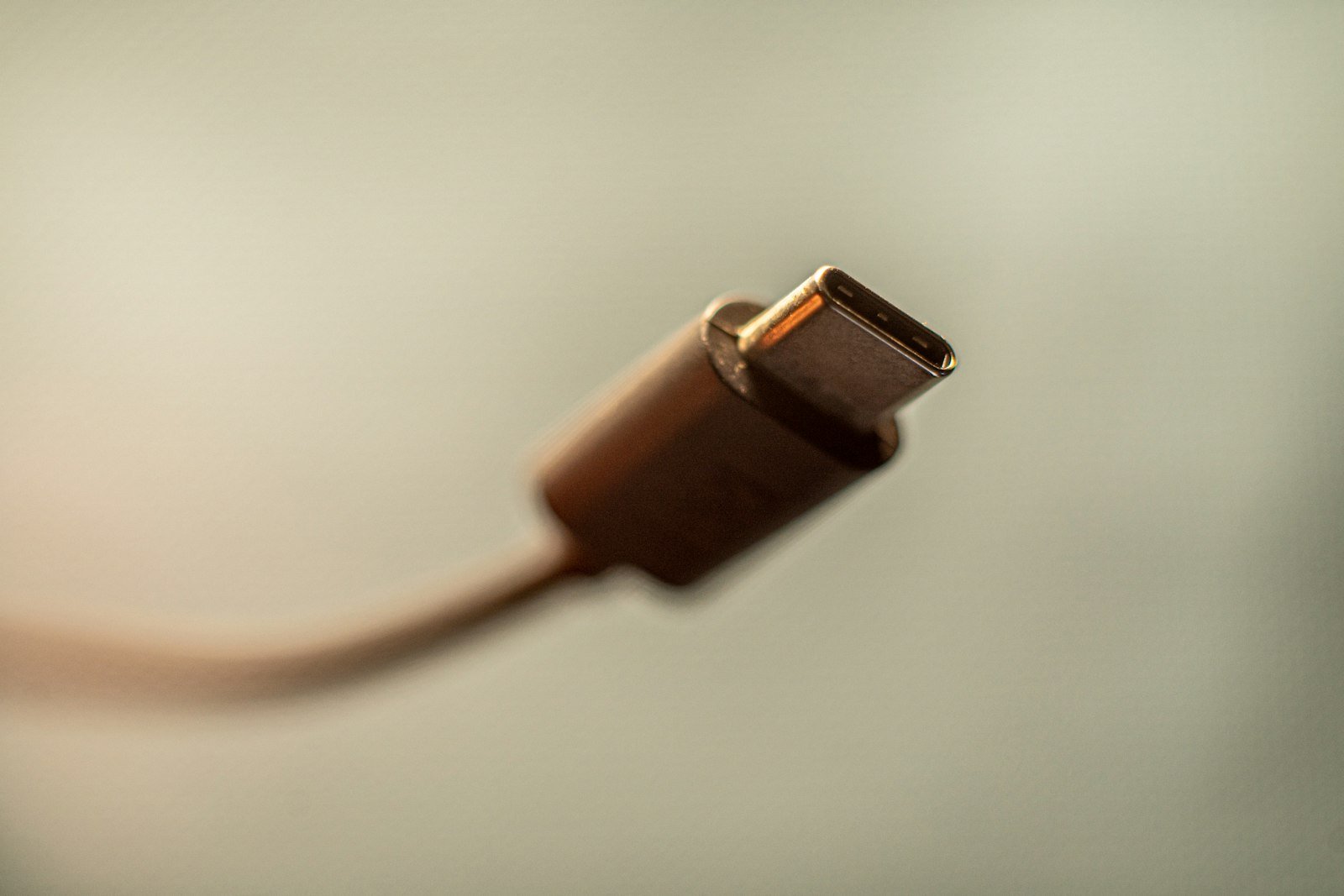 USB device not recognized Windows 11 - USB cable plugged into a laptop port